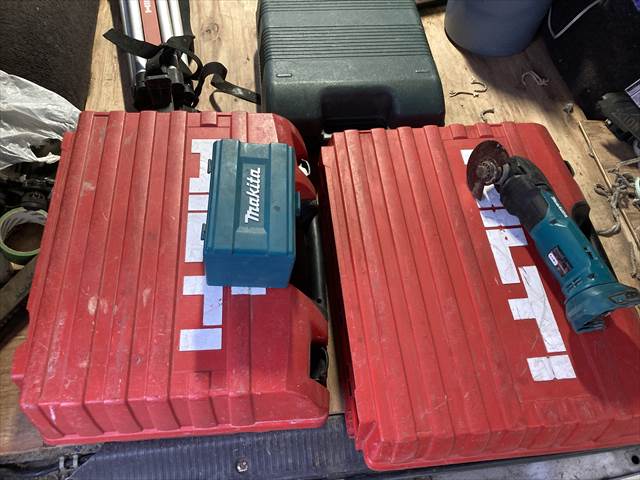 お客さまよりレーザー墨出し器やくぎ打ち機などの電動工具を買取